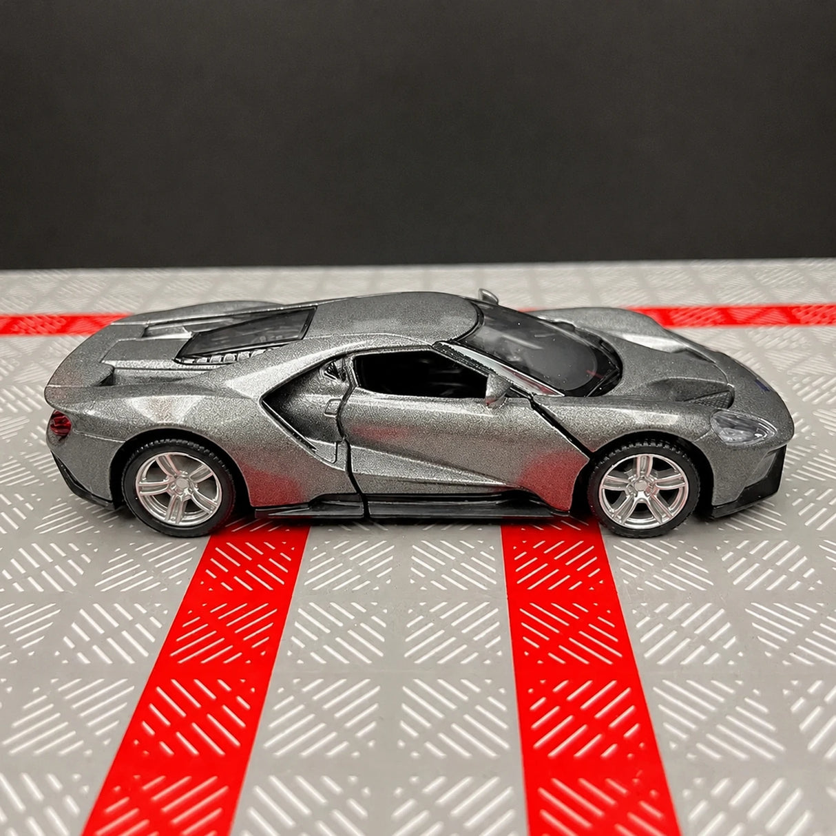 [TOY] 1:36 Ford 2017 GT Gray Model Car Die-Cast