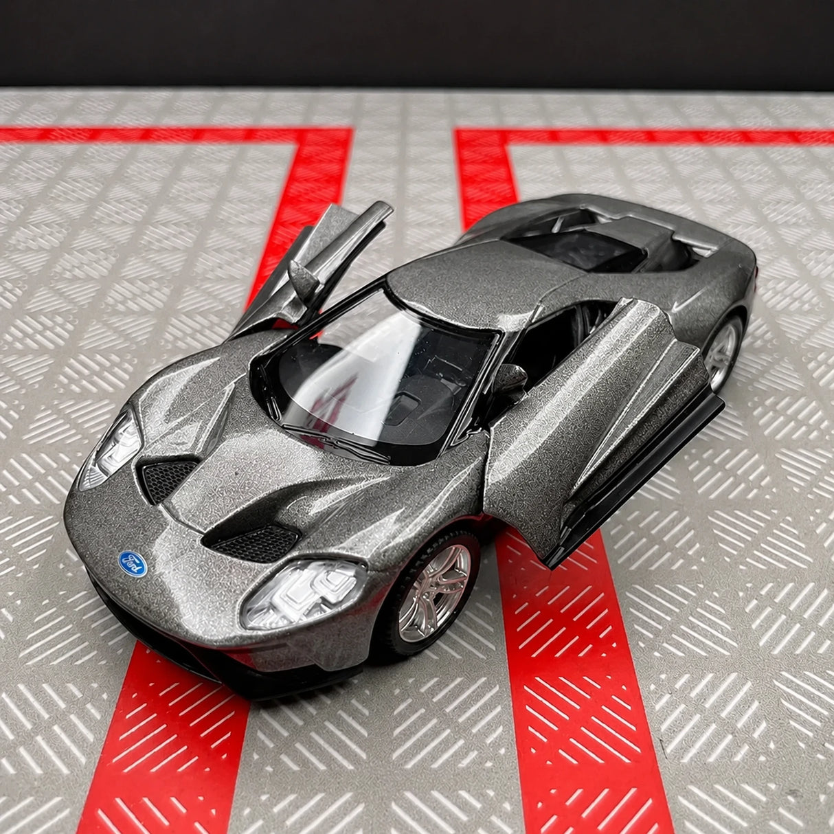 [TOY] 1:36 Ford 2017 GT Gray Model Car Die-Cast