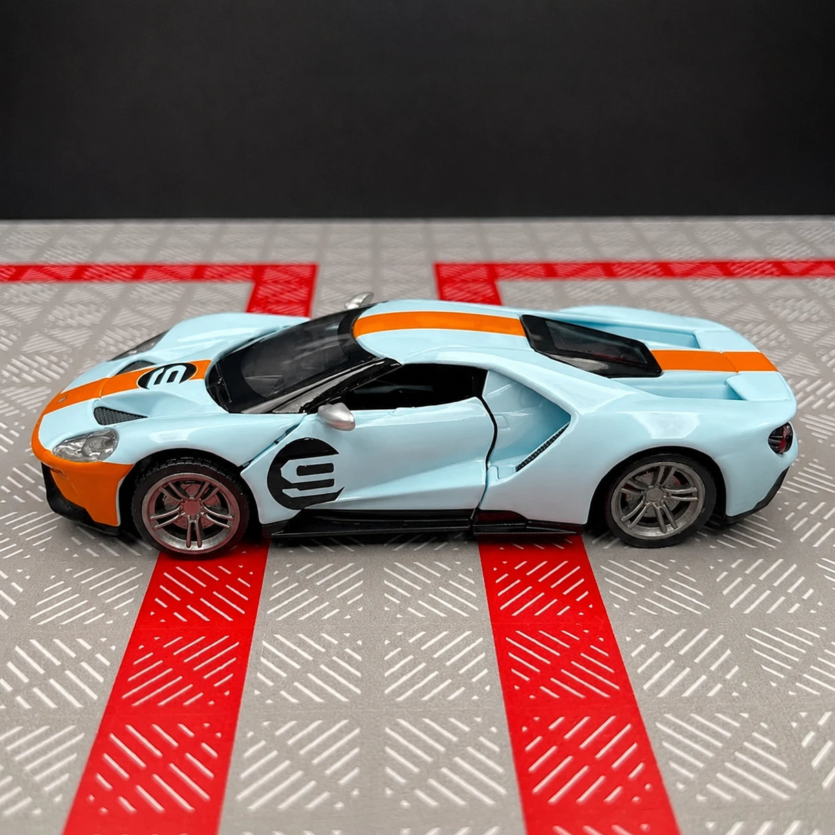 Ford 2017 GT Gulf 1:36 – Diecast Display Model Die-Cast