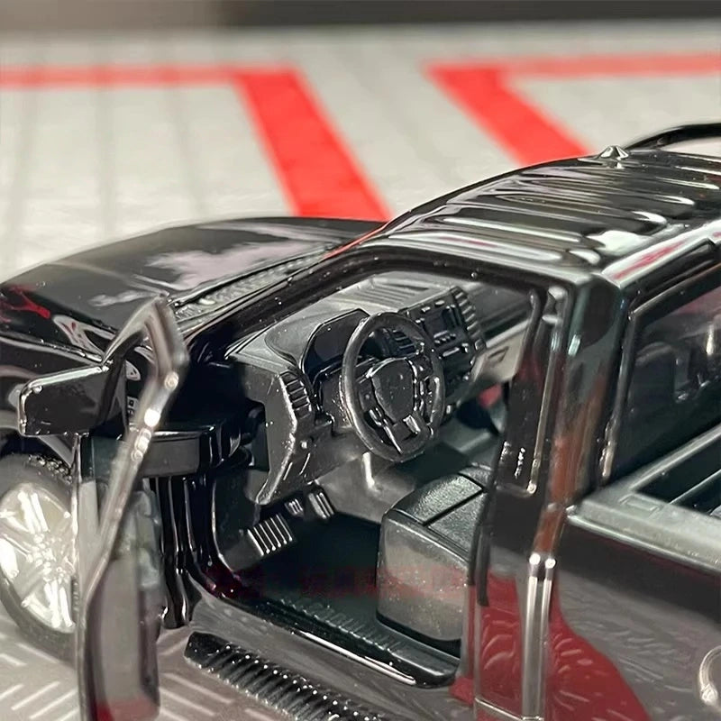 [TOY] 1:36 Ford 2018 F150 Glossy Black Model Car Die-Cast