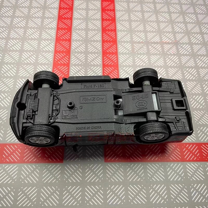 [TOY] 1:36 Ford 2018 F150 Glossy Black Model Car Die-Cast