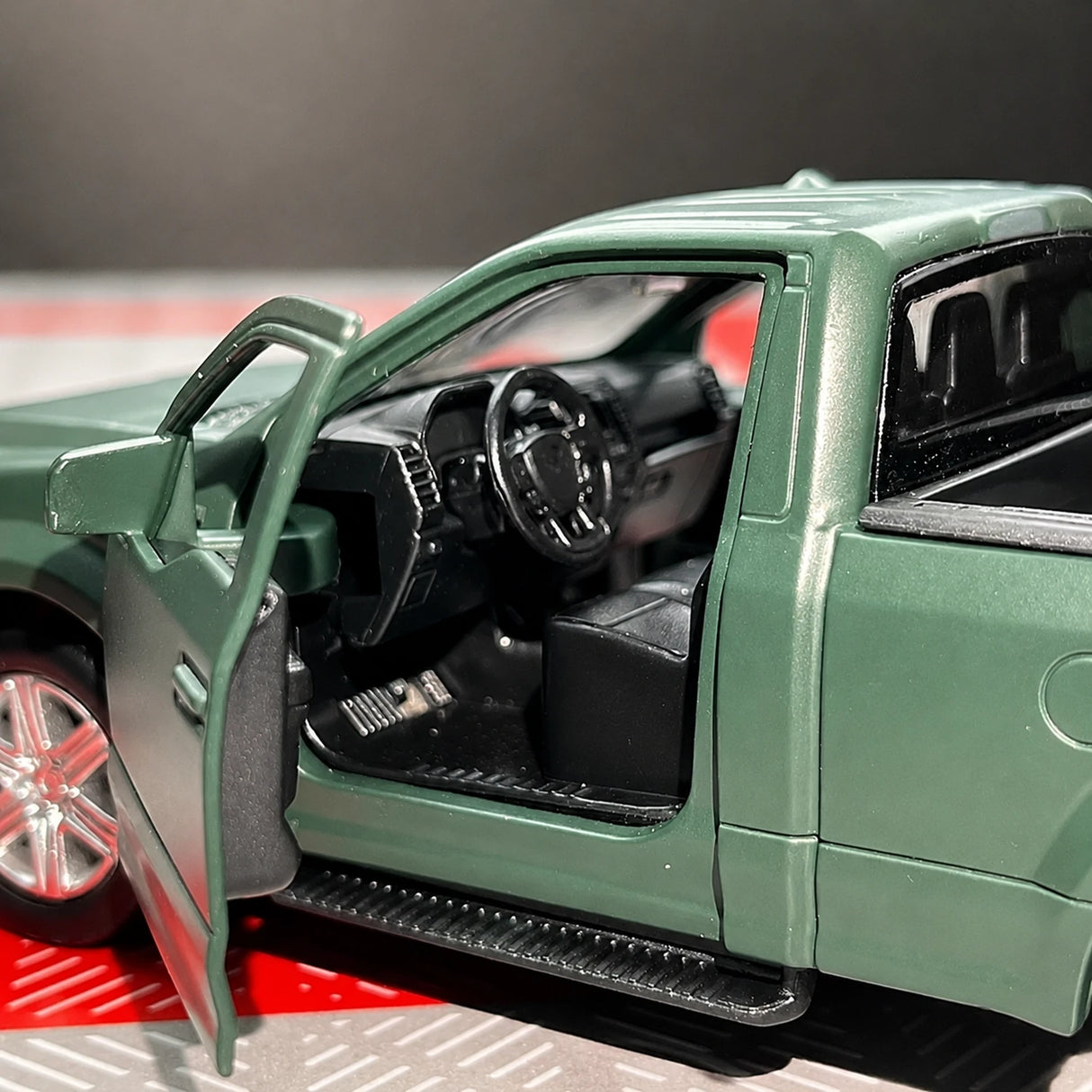 Ford 2018 F150 Green 1:36 – Diecast Display Model Die-Cast