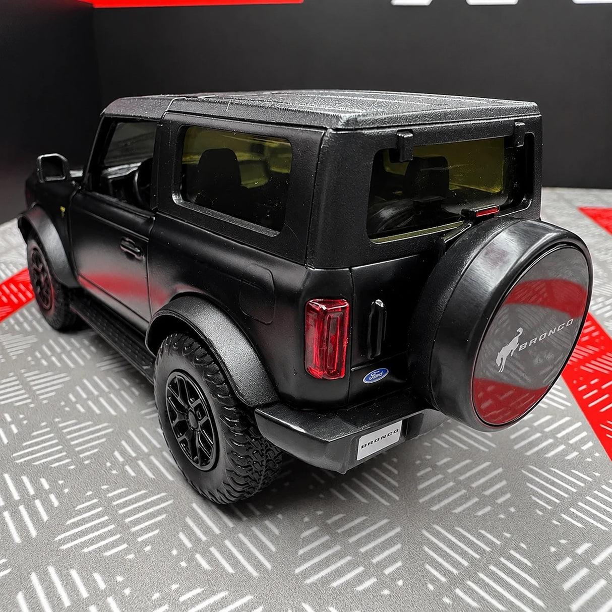 Ford 2021 Bronco Black 1:36 – Diecast Display Model Die-Cast