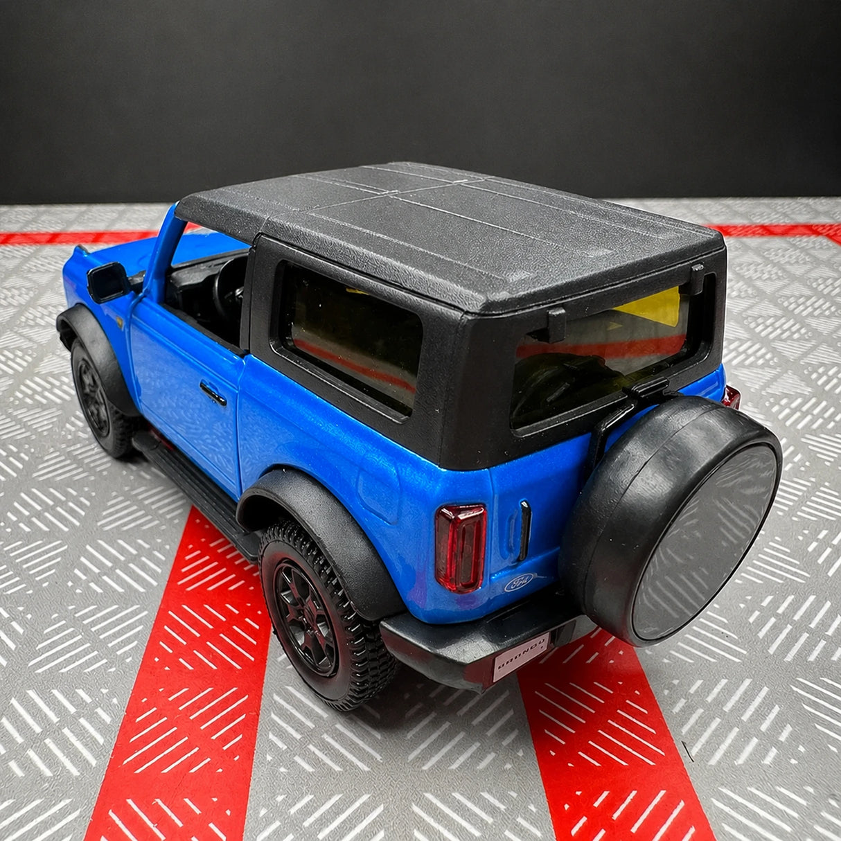 Ford 2021 Bronco Blue 1:36 – Diecast Display Model Die-Cast