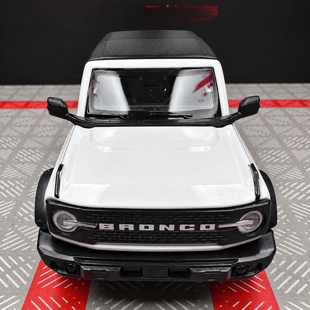 Ford 2021 Bronco أبيض 1:36 – نموذج عرض معدني مصبوب