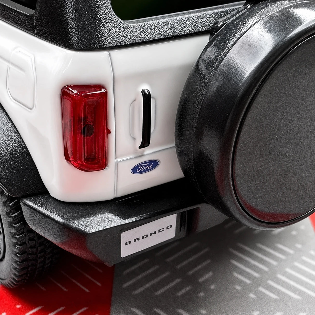 Ford 2021 Bronco أبيض 1:36 – نموذج عرض معدني مصبوب