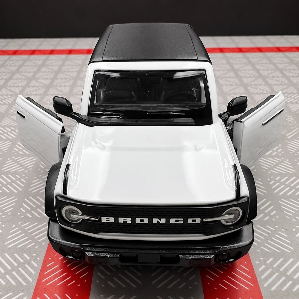 Ford 2021 Bronco أبيض 1:36 – نموذج عرض معدني مصبوب