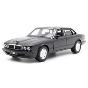 Jaguar 1990 XJ6 svart 1:36 – modellbil i gjuten metall för display