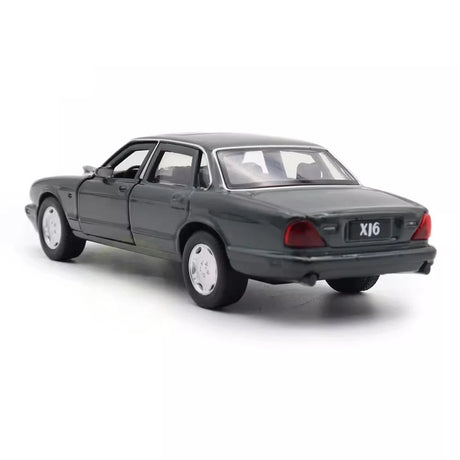 [TOY] 1:36 Jaguar 1990 XJ6 grön modellbil Die-Cast