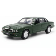 Jaguar 1990 XJ6 grön 1:36 – modellbil i gjuten metall för display