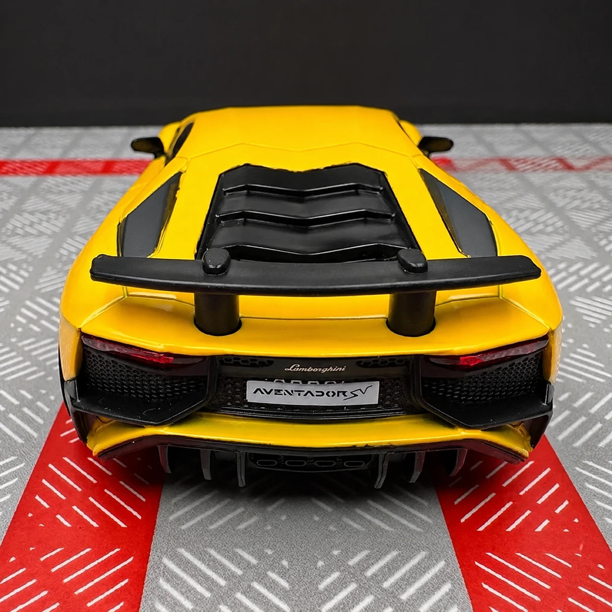 [TOY] 1:36 Lamborghini 2016 Aventador LP750-4 SV Yellow Model Car Die-Cast