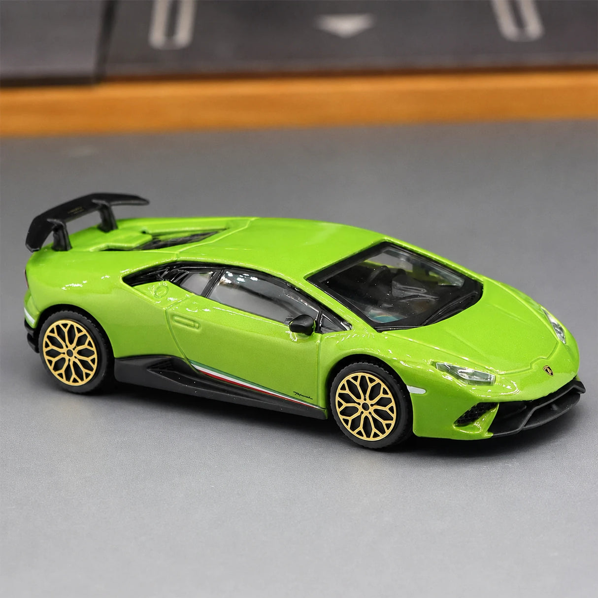 [TOY] 1:36 Lamborghini 2017 Huracan LP640-4 Performante グリーン モデルカー Die-Cast