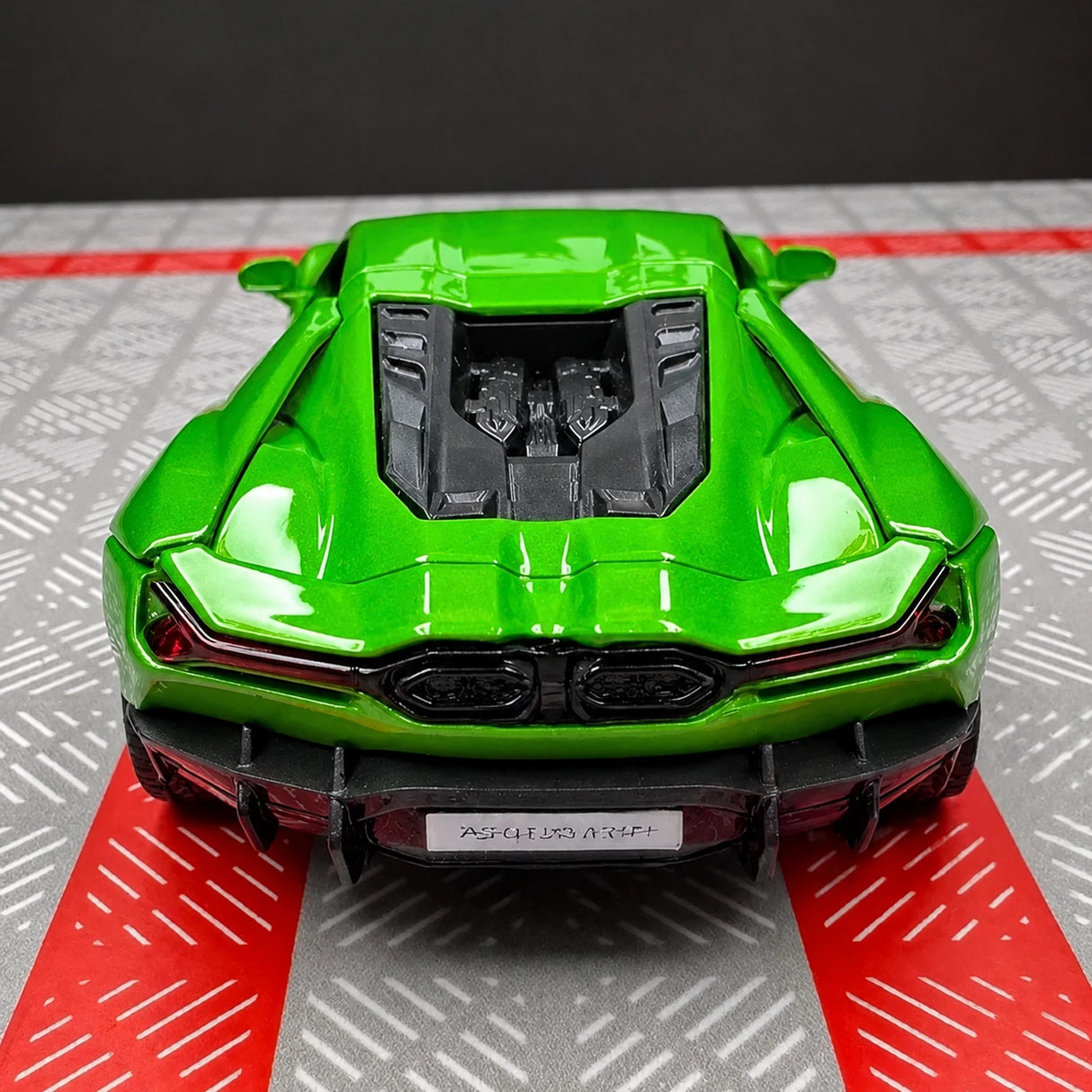 Lamborghini 2023 Revuelto verde 1:36 – modelo de exposição em metal fundido