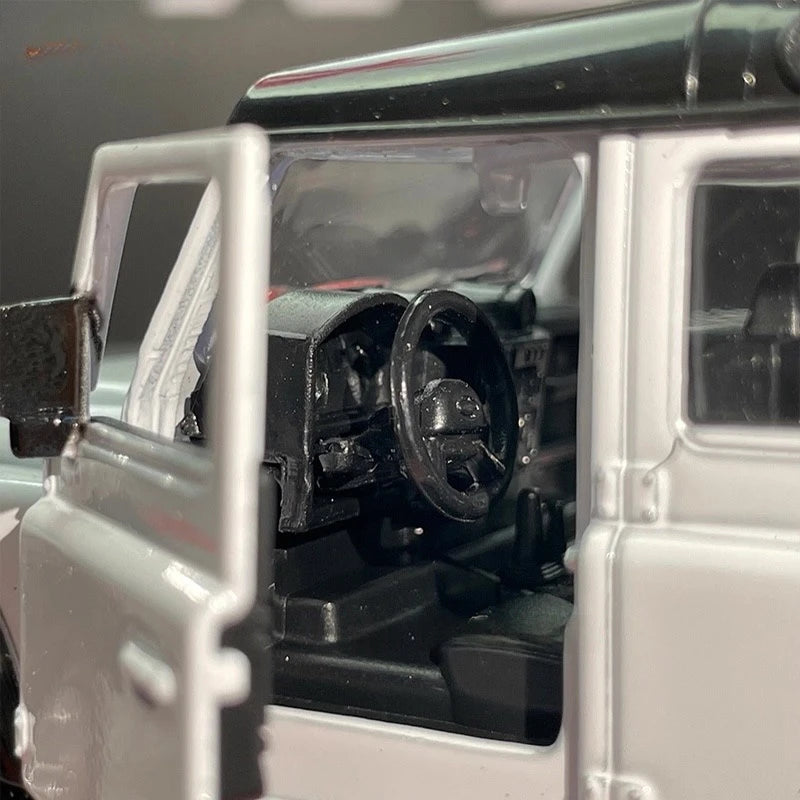 [TOY] 1:36 Land Rover 1990 Defender 110 White Model Car Die-Cast