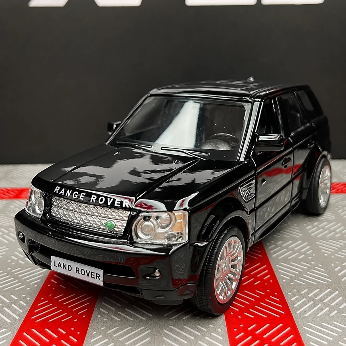 Land Rover 2005 Range Rover Glossy Black 1:36 – Diecast Display Model Die-Cast