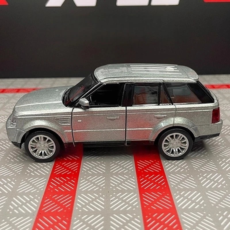 [TOY] 1:36 Land Rover 2005 Range Rover Silver Model Car Die-Cast
