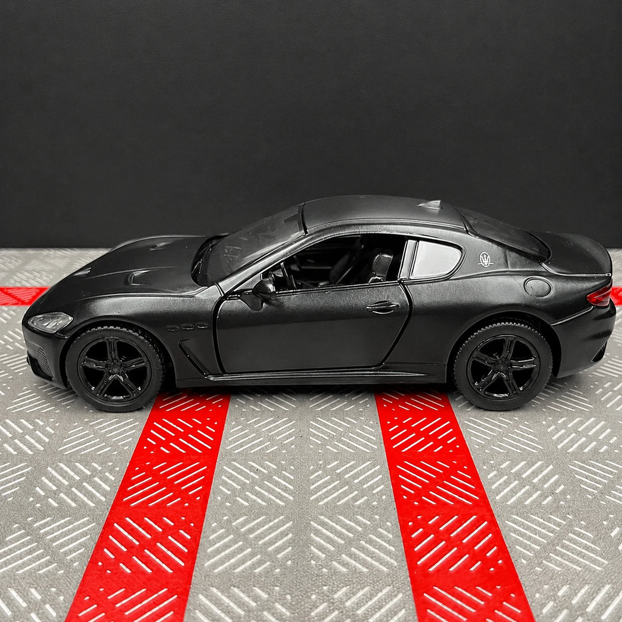 Maserati 2008 GranTurismo 무광 블랙 1:36 – 다이캐스트 디스플레이 모델 다이캐스트