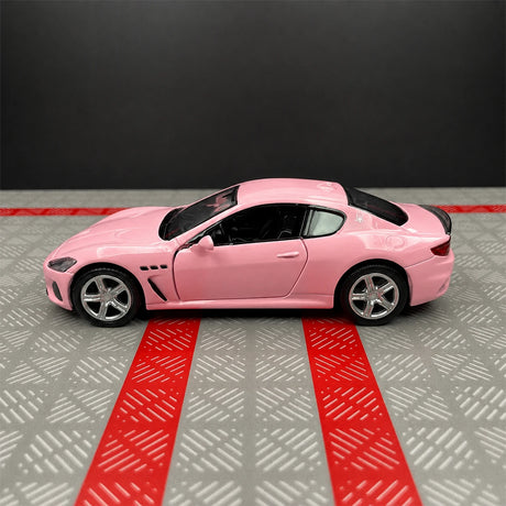 Maserati 2008 GranTurismo الوردي 1:36 – نموذج عرض مصبوب، مصبوب.