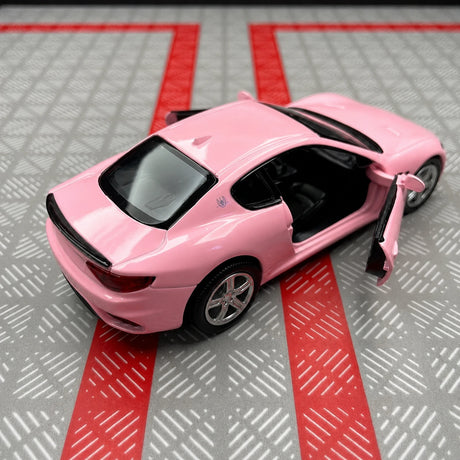 Maserati 2008 GranTurismo الوردي 1:36 – نموذج عرض مصبوب، مصبوب.
