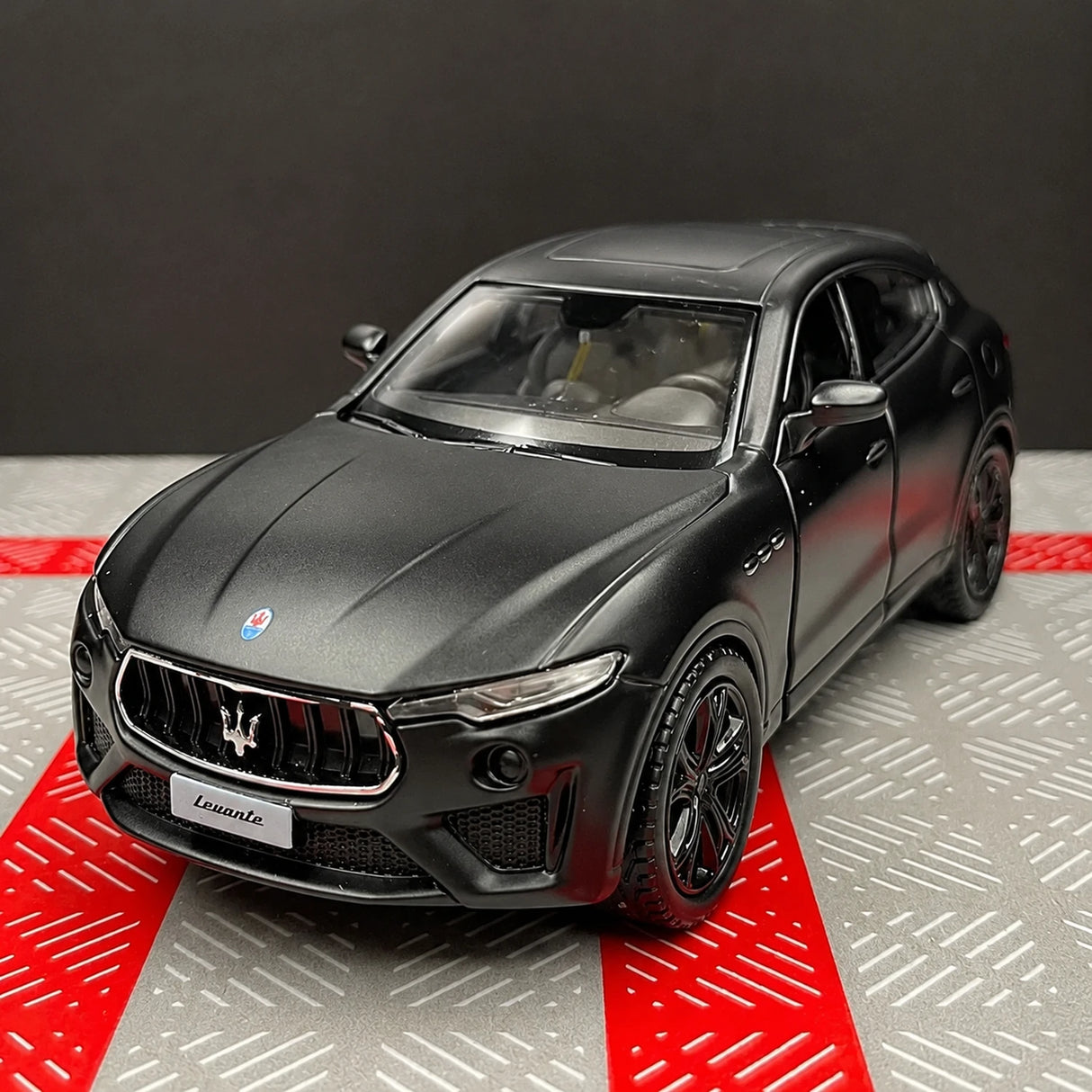 Maserati 2016 Levante 무광 블랙 1:36 – 다이캐스트 디스플레이 모델 다이캐스트