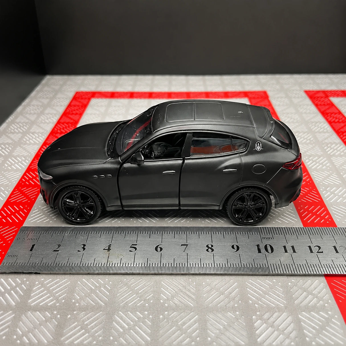 Maserati 2016 Levante 무광 블랙 1:36 – 다이캐스트 디스플레이 모델 다이캐스트