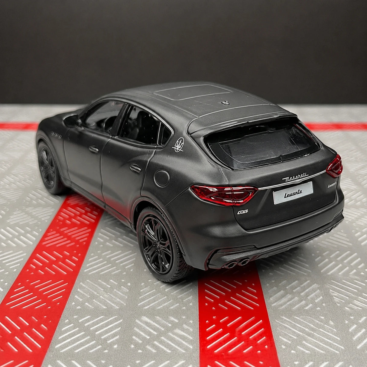 Maserati 2016 Levante 무광 블랙 1:36 – 다이캐스트 디스플레이 모델 다이캐스트