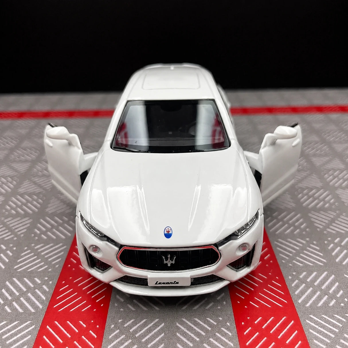 Maserati 2016 Levante 화이트 1:36 – 다이캐스트 디스플레이 모델 다이캐스트