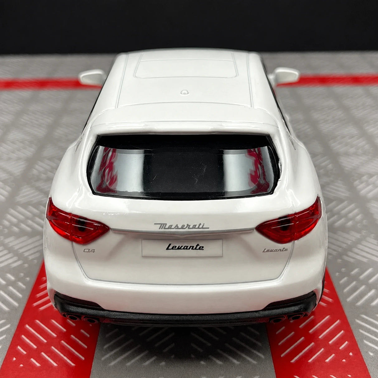 Maserati 2016 Levante 화이트 1:36 – 다이캐스트 디스플레이 모델 다이캐스트
