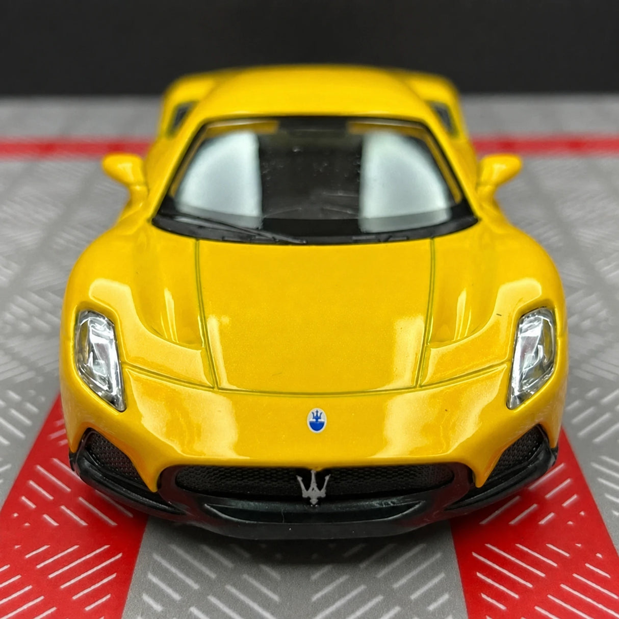 Maserati 2020 MC20 옐로우 1:36 – 다이캐스트 디스플레이 모델 다이캐스트