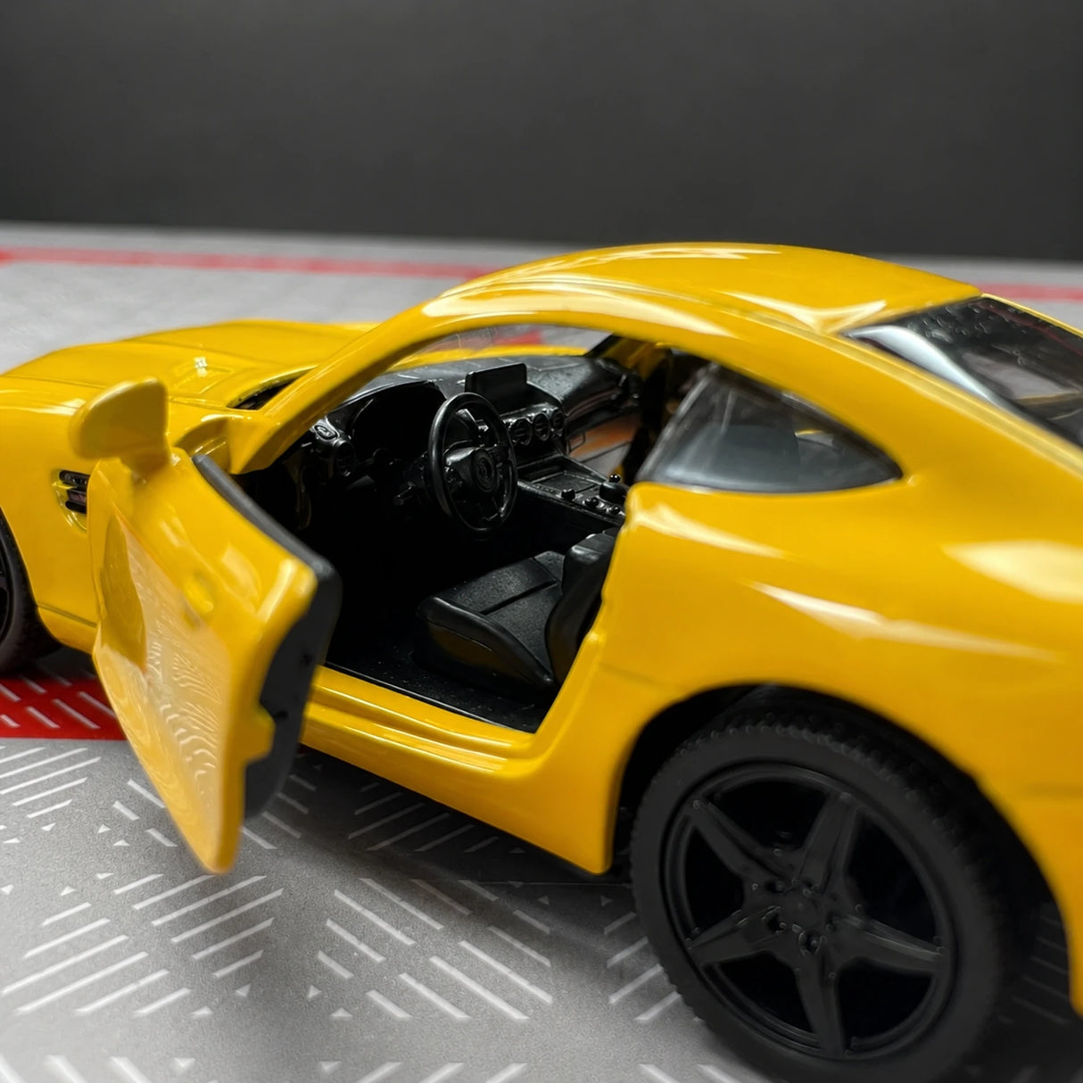 Mercedes-AMG 2020 GTS أصفر 1:36 – نموذج عرض معدني مصبوب