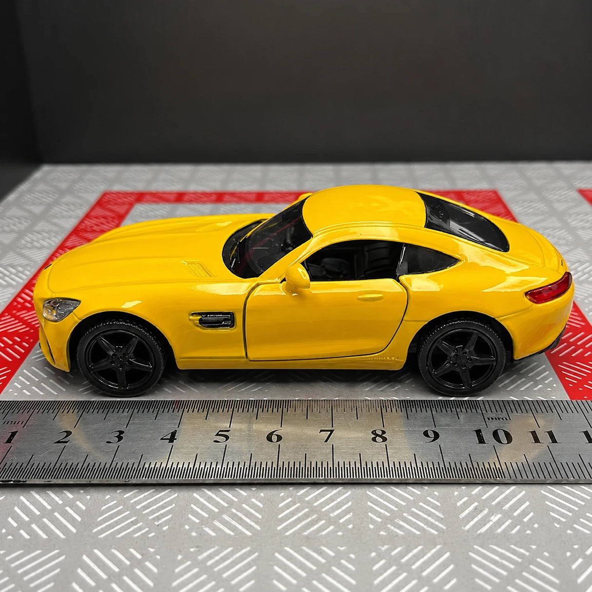 Mercedes-AMG 2020 GTS أصفر 1:36 – نموذج عرض معدني مصبوب