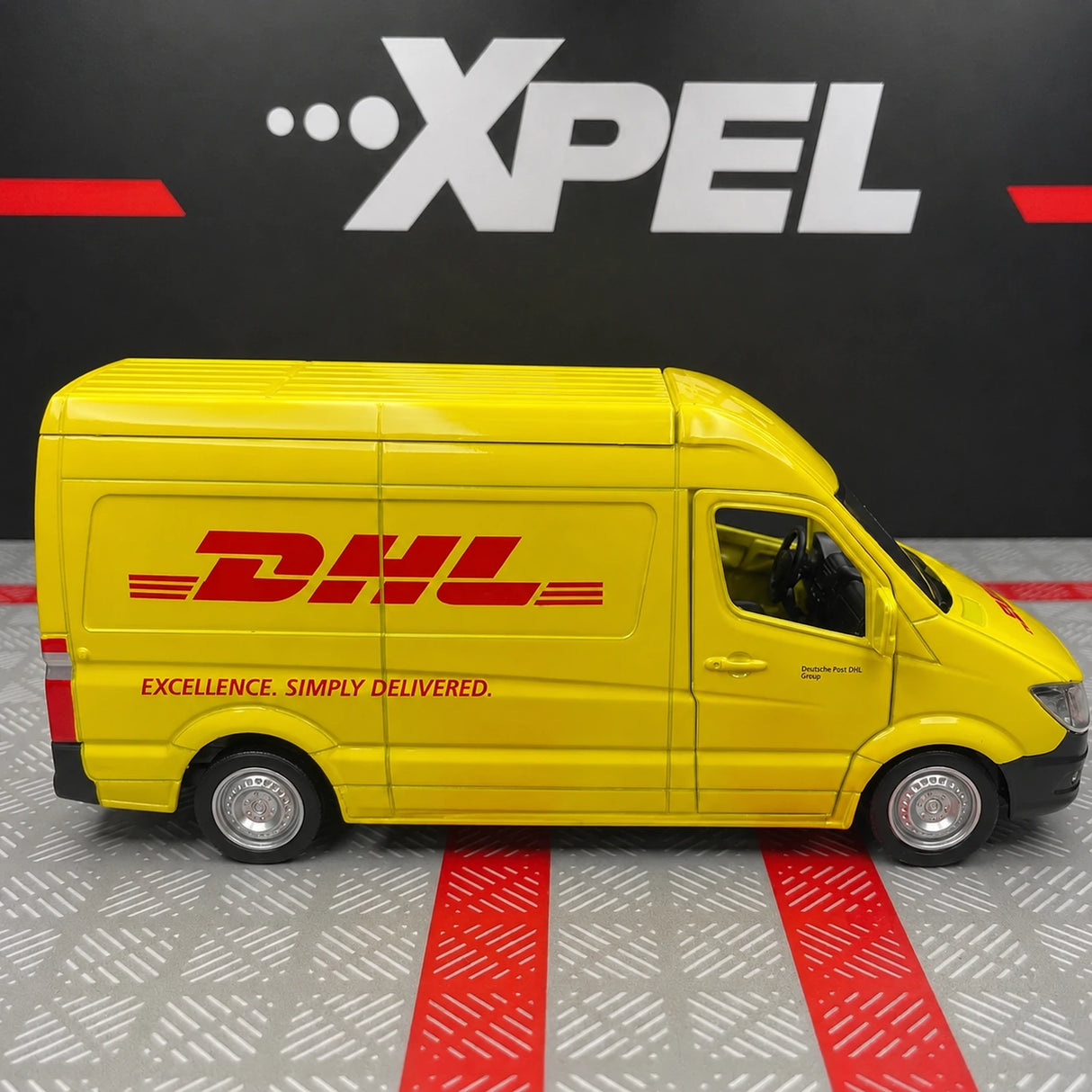 Mercedes-Benz 2018 Sprinter DHL 1:36 – diecast displaymodel