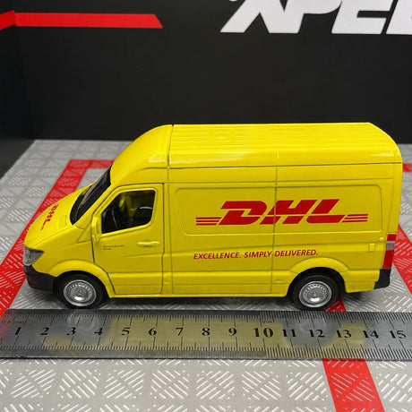Mercedes-Benz 2018 Sprinter DHL 1:36 – Modelo de Display de Fundición a Presión