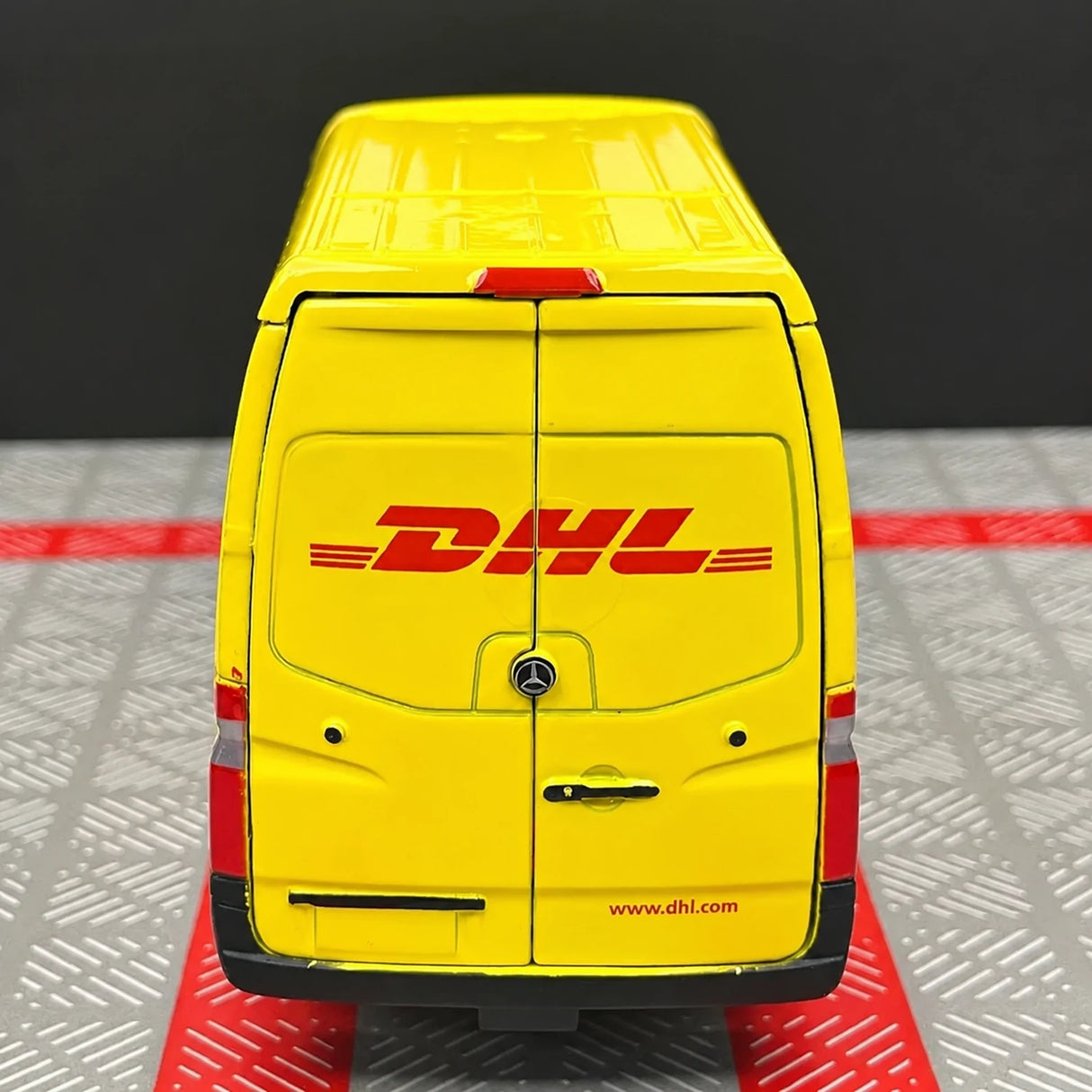 Mercedes-Benz 2018 Sprinter DHL 1:36 – diecast displaymodel