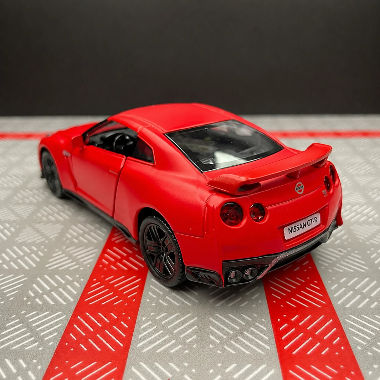 Nissan 2009 GT-R R35 Matte أحمر 1:36 – نموذج عرض معدني مصبوب