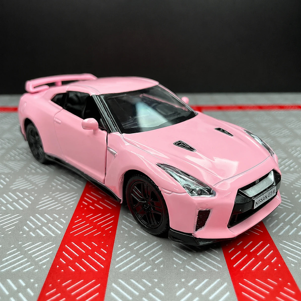 Nissan 2009 GT-R R35 핑크 1:36 – 다이캐스트 디스플레이 모델 다이캐스트