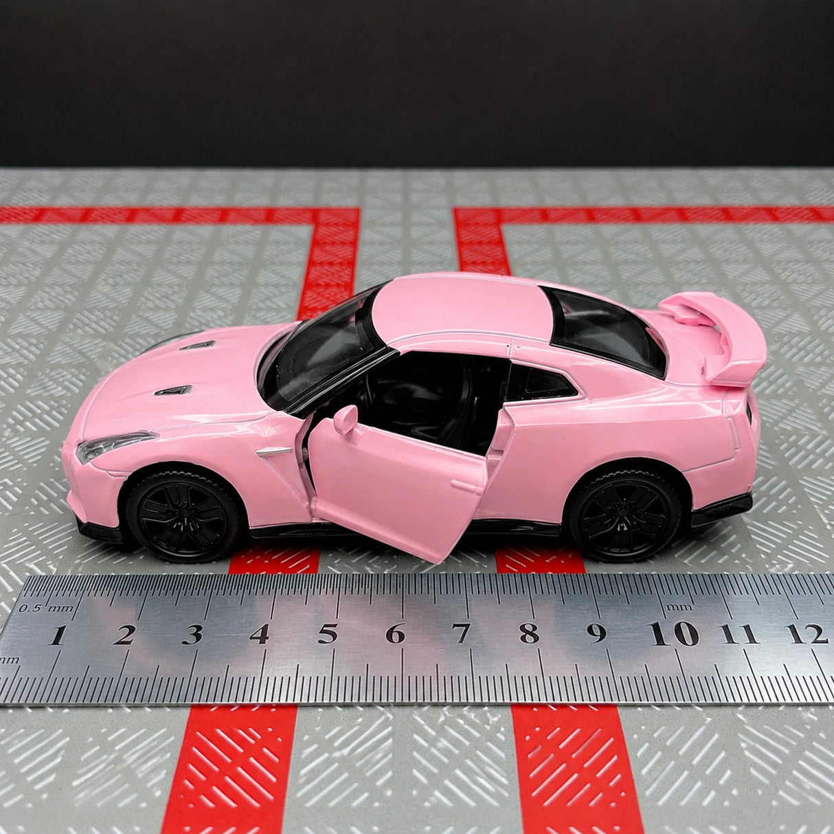 Nissan 2009 GT-R R35 핑크 1:36 – 다이캐스트 디스플레이 모델 다이캐스트