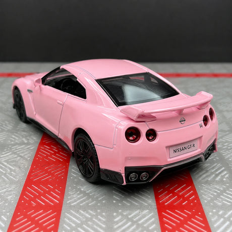 Nissan 2009 GT-R R35 وردي 1:36 – نموذج عرض معدني مصبوب