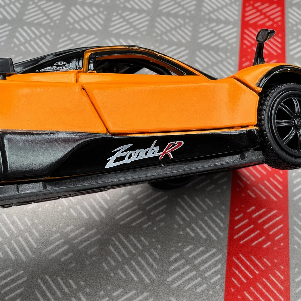 [TOY] 1:36 Pagani 2009 Zonda R Orange Model Car Die-Cast