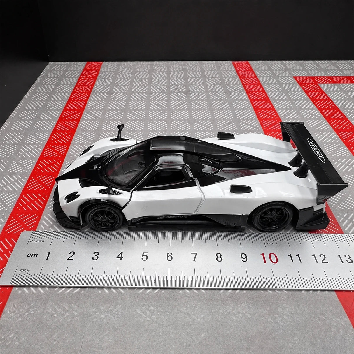 [TOY] 1:36 Pagani 2009 Zonda R White Model Car Die-Cast
