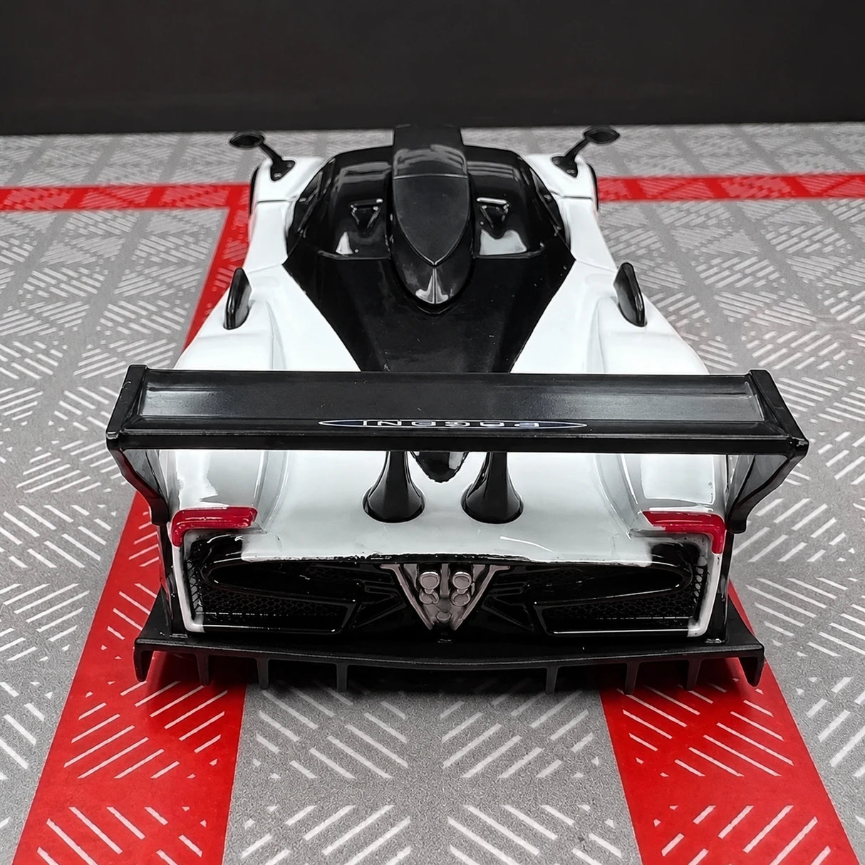 [TOY] 1:36 Pagani 2009 Zonda R White Model Car Die-Cast