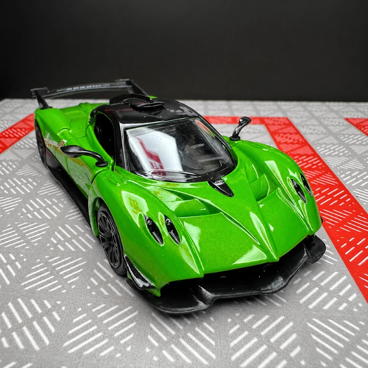 Pagani 2021 Huayra R Green 1:36 – Model wyświetlacza odlewany z metalu