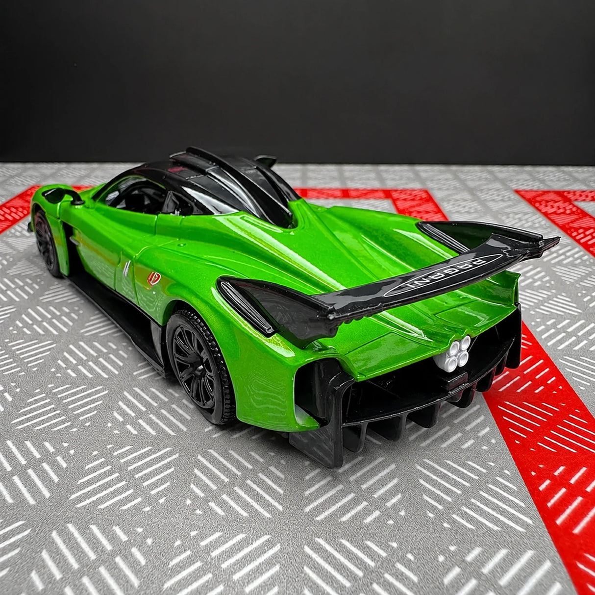 Pagani 2021 Huayra R Green 1:36 – Model wyświetlacza odlewany z metalu