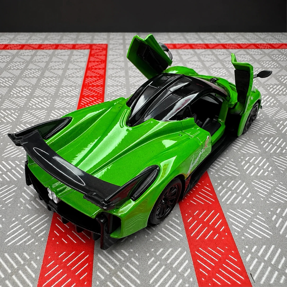 Pagani 2021 Huayra R Green 1:36 – Model wyświetlacza odlewany z metalu