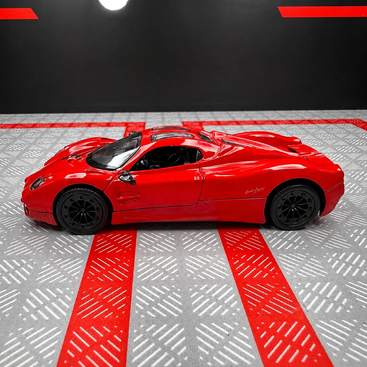 [TOY] 1:36 Pagani 2023 Utopia Red Model Car Die-Cast
