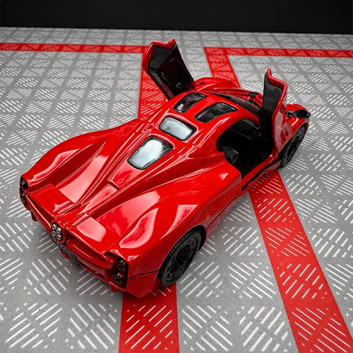 [TOY] 1:36 Pagani 2023 Utopia Red Model Car Die-Cast