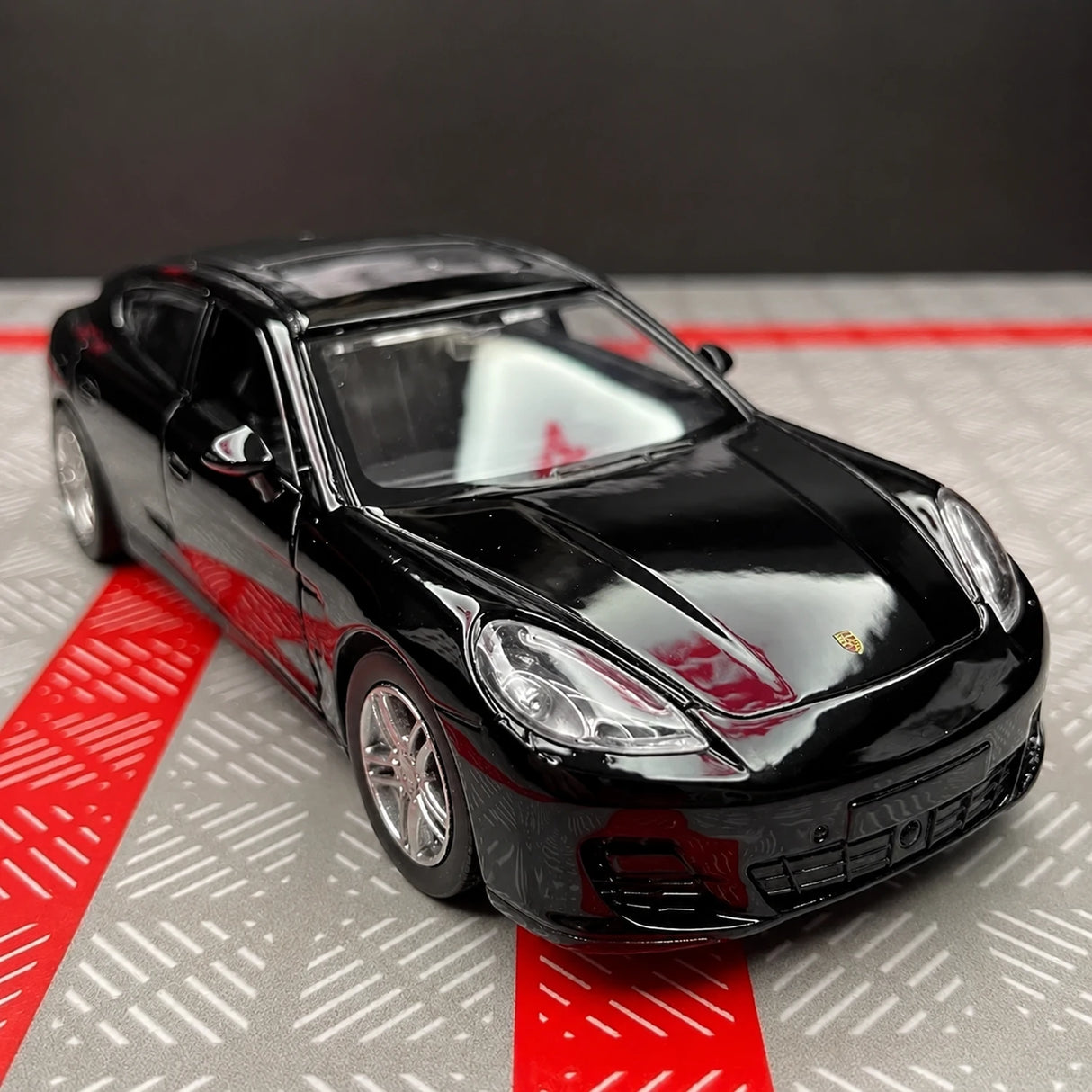 [TOY] 1:36 Porsche 2010 Panamera svart modellbil Die-Cast