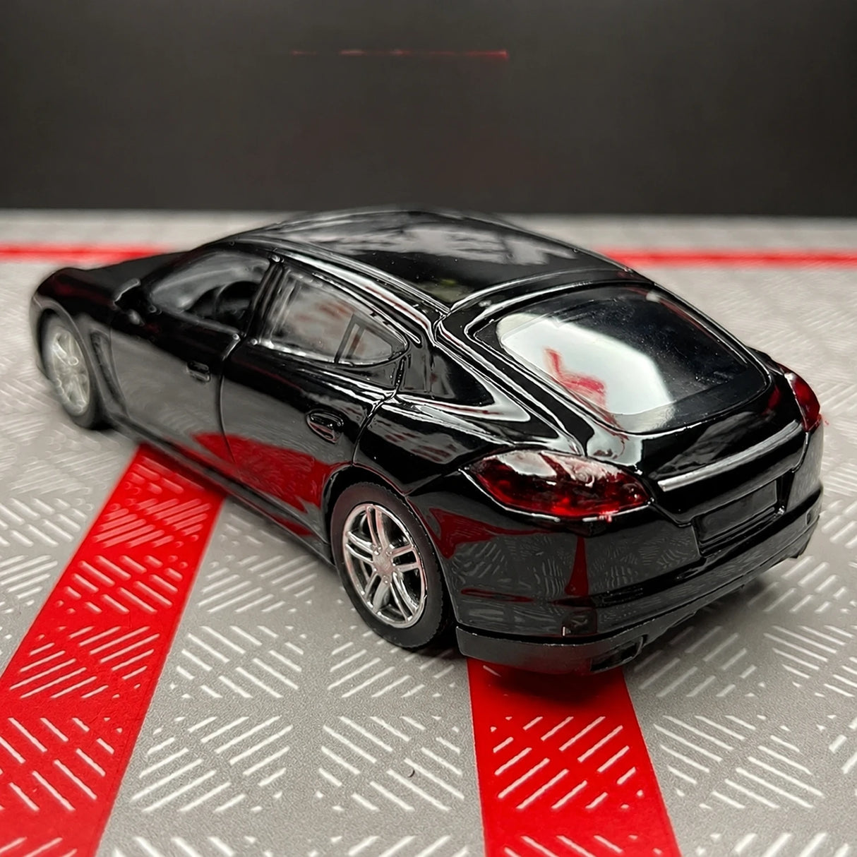 [TOY] 1:36 Porsche 2010 Panamera svart modellbil Die-Cast