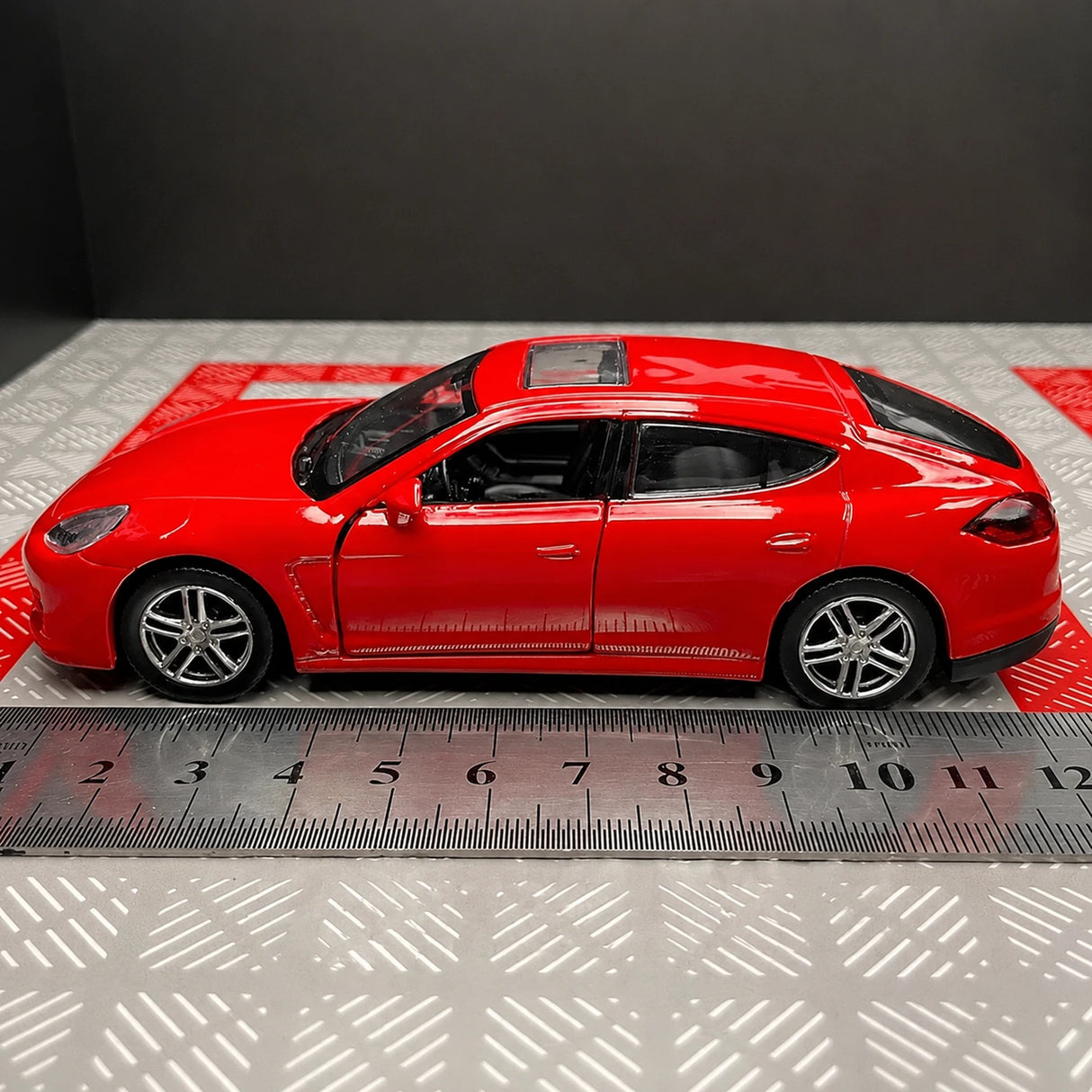Porsche 2010 Panamera Red 1:36 – Diecast Display Model Die-Cast