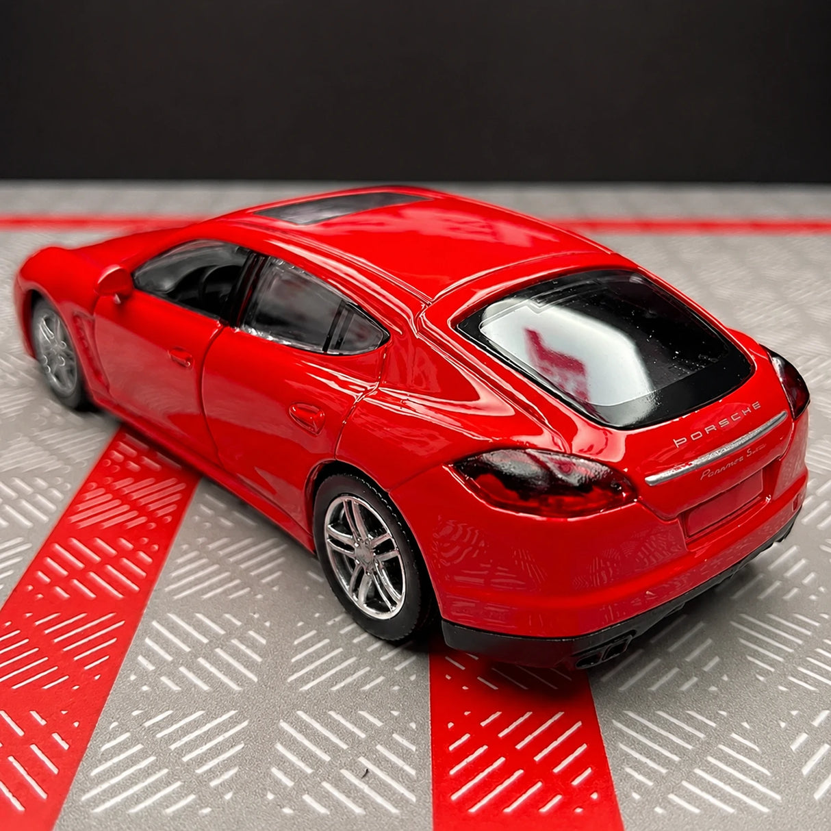Porsche 2010 Panamera Red 1:36 – Diecast Display Model Die-Cast